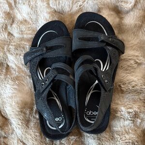 Abeo Crescent Black Sandals